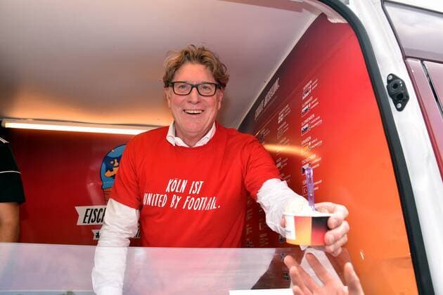 ex Fussball Torwart Toni Schumacher verteilt Eis am 04.09.2018 in Köln verteilen die Kölner Botschafter der möglichen Fussball EM 2024 in Deutschland unter dem Motto 2024 Kugeln EiscrEM Eis als Vorfreude auf Köln als Austragungsort.