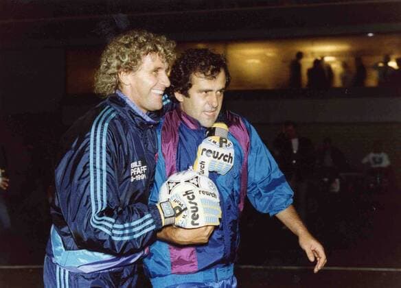 Jean - Marie Pfaff (L), Belgian soccerplayer, best worldkeeper in 1987, former player of the Munich s Bayern soccer team , seen with French soccer player Michel Platini (R), plays his farewell match (BELGA ARCHIVES) RobertxVandenxBrugge  x85224360stx