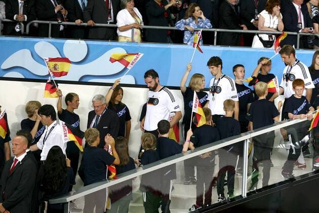 Germany vs Spain, UEFA EURO EM Europameisterschaft Fussball 2008 Final Germany s Arne Friedrich, Philipp Lahm, Thomas Hitzlsperger, Kevin Kuranyi, Christoph Metzelder, Marcell Jansen,ichael Ballack, Per Mertezacker, Jens Lehmann disappointed after losing the UEFA Euro 2008 Final, between Germany and Spain, on Ernst-Happel-Stadion, Vienna, Austria, 29 June 2008 Copyright: xAlexxNicodimx