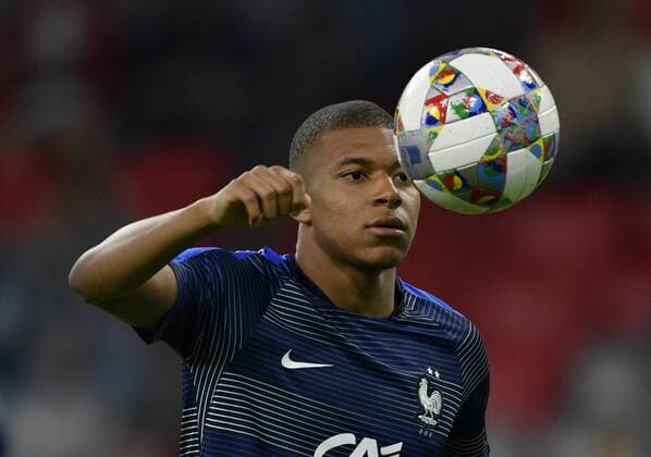 Vor Spielbeginn: Kylian Mbappe (FRA) beim Aufwärmen DFB Länderspiel Deutschland GER vs Frankreich FRA UEFA Nations League Division A 2018 19 Gruppe 1 06.09.2018 Allianz Arena München Deutschland DFB REGULATIONS PROHIBIT ANY USE OF PHOTOGRAPHS AS IMAGE SEQUENCES AND OR QUASI-VIDEO DFB Länderspiel Deutschland GER vs Saudi-Arabien SAU