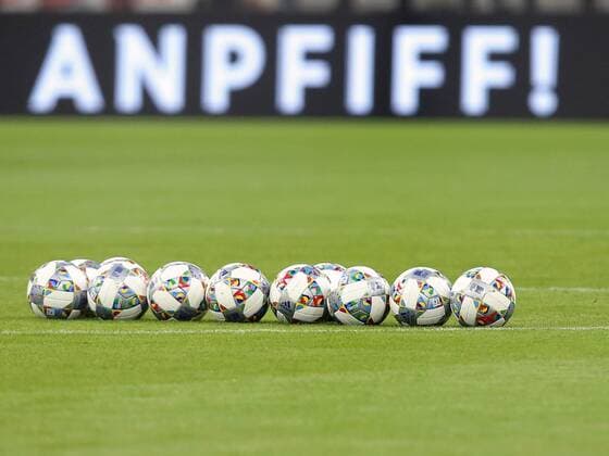 Spiel Bälle auf dem Rasen vor dem Anpfiff , UEFA Nations League, 2018 19, Deutschland vs. Frankreich, DFB regulations prohibit any use of photographs as image sequences and or quasi-video, Deutschland vs. Frankreich, UEFA Nations League, 2018 19, Fussball, 06.09.2018 Muenchen Copyright: xLanger Eibner-Pressefotox EP_HLR