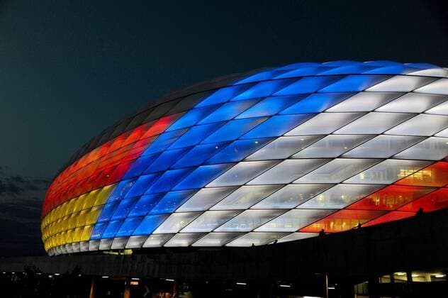 Feature, Die Allianz-Arena leuchtet heute in den Farben von Deutschland und Frankreich. Deutschland, Muenchen, 06.09.2018, Fussball, Nationalmannschaft, UEFA Nations League, 1.Spieltag: Deutschland vs Frankreich, Allianz-Arena DFL DFB REGULATIONS PROHIBIT ANY USE OF PHOTOGRAPHS AS IMAGE SEQUENCES AND OR QUASI-VIDEO.