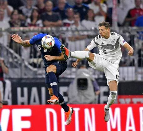 Sport Themen der Woche KW36 Sport Bilder des Tages 06.09.2018, Fussball, UEFA Nations-League 2018 2019, 1.Spieltag in München in der Allianz-Arena: Deutschland - Frankreich. v.li: Olivier Giroud (Frankreich) gegen Leon Goretzka (Deutschland). DFB and DFL regulations prohibit any use of photographs as image sequences and or quasi-video.