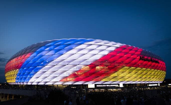 München, 06.09.2018 Allianz Arena in den Farben von: Deutschland - Frankreich