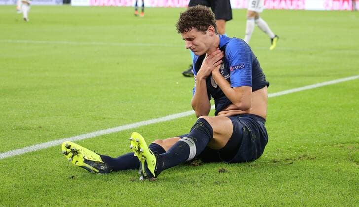 BAU 06.09.2018 München Fußball Länderspiel Deutschland vs. Frankreich , Verletzung Benjamin Pavard ( FRA ) DFB regulations prohibit any use of photographs as image sequences and or quasi-video.