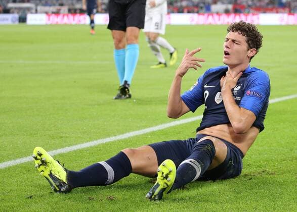 BAU 06.09.2018 München Fußball Länderspiel Deutschland vs. Frankreich , Verletzung Benjamin Pavard ( FRA ) DFB regulations prohibit any use of photographs as image sequences and or quasi-video.