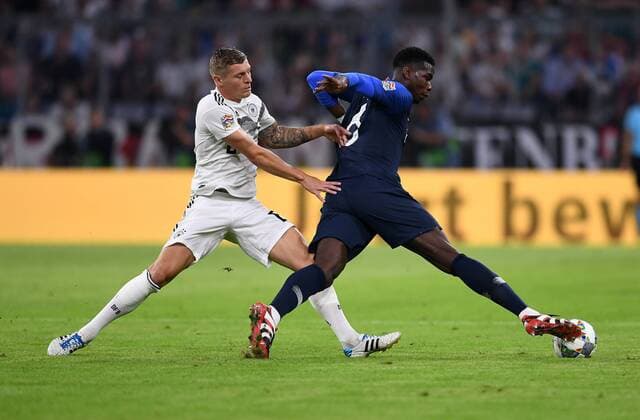 FUSSBALL UEFA Nations League in Muenchen Deutschland - Frankreich 06.09.2018 Toni Kroos (li, Deutschland) gegen Paul Pogba (re, Frankreich) --- DFB regulations prohibit any use of photographs as image sequences and or quasi-video. ---