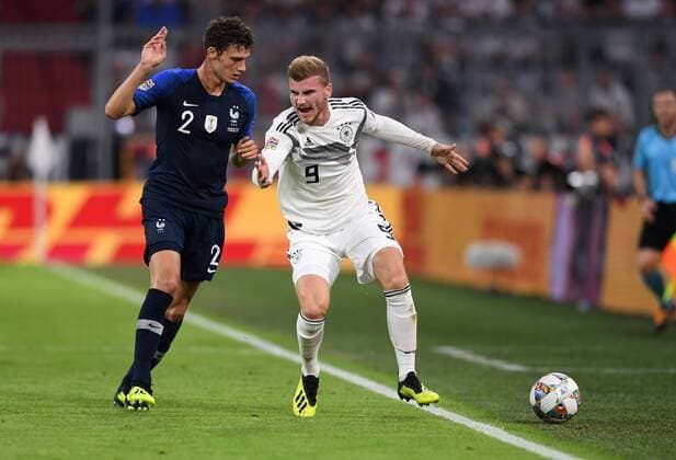 FUSSBALL UEFA Nations League in Muenchen Deutschland - Frankreich 06.09.2018 Benjamin Pavard (li, Frankreich) gegen Timo Werner (re, Deutschland) --- DFB regulations prohibit any use of photographs as image sequences and or quasi-video. ---