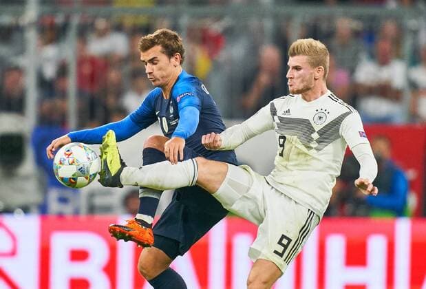 Germany - France, Soccer, Munich, September 06, 2018 Timo WERNER, DFB 9 compete for the ball, tackling, duel, header against Antoine GRIEZMANN, FRA 7 GERMANY - FRANCE Important: DFB regulations prohibit any use of photographs as image sequences and or quasi-video. Football Nations League, Season 2018 2019, September 06, 2018 Munich, Germany. Photographer: Peter Schatz MAGICS