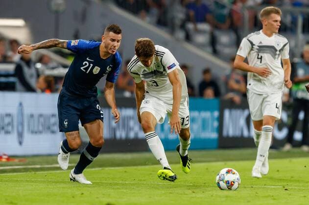 Muenchen, Germany, 06.09.2018, UEFA Nations League, Deutschland - Frankreich Lucas Hernandez (FRA) und Thomas Mueller (GER) im Zweikampf ( DeFodi048