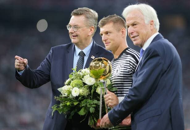 SOCCER - UEFA NL, GER vs FRA MUNICH,GERMANY,06.SEP.18 - SOCCER - UEFA Nations League, Germany vs France, international match Länderspiel Image shows the tribute to Toni Kroos (GER) as Germany s player of the year. GEPAxpictures xThomasxBachun