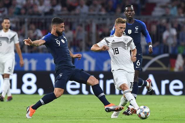 Fußball UEFA Nations League Deutschland - Frankreich am 06.09.2018 in der Allianz Arena in München Olivier Giroud ( Frankreich ), links - Joshua Kimmich ( Deutschland ), rechts DFB regulations prohibit any use of photographs as image sequences and or quasi-video.