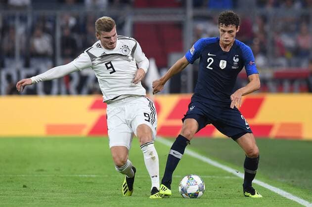Fußball UEFA Nations League Deutschland - Frankreich am 06.09.2018 in der Allianz Arena in München Timo Werner ( Deutschland ), links - Benjamin Pavard ( Frankreich ), rechts DFB regulations prohibit any use of photographs as image sequences and or quasi-video.