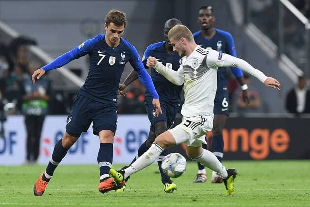 Fußball UEFA Nations League Deutschland - Frankreich am 06.09.2018 in der Allianz Arena in München Antoine Griezmann ( Frankreich ), links - Timo Werner ( Deutschland ), rechts DFB regulations prohibit any use of photographs as image sequences and or quasi-video.