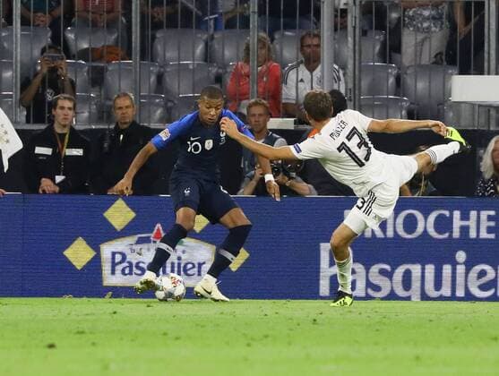 Kylian Mbappe (Frankreich, France) gegen Thomas Mueller (Deutschland Germany) - 06.09.2018: Deutschland vs. Frankreich, Allianz Arena München, UEFA Nations League, 1. Spieltag