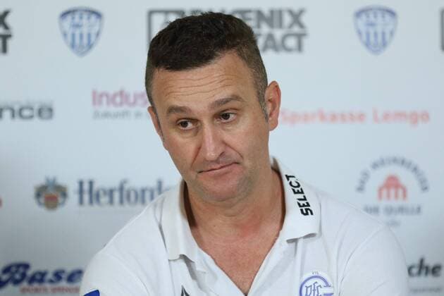 Denis Bahtijarevic (Trainer VfL Gummersbach) in der abschliessenden Pressekonferenz, TBV Lemgo vs VfL Gummersbach, Handball, 1. Bundesliga, 06.09.2018, TBV Lemgo vs VfL Gummersbach, Handball, 1. Bundesliga, 06.09.2018 Lemgo Copyright: xEIBNER JanxStrohdiekx EP_JSK