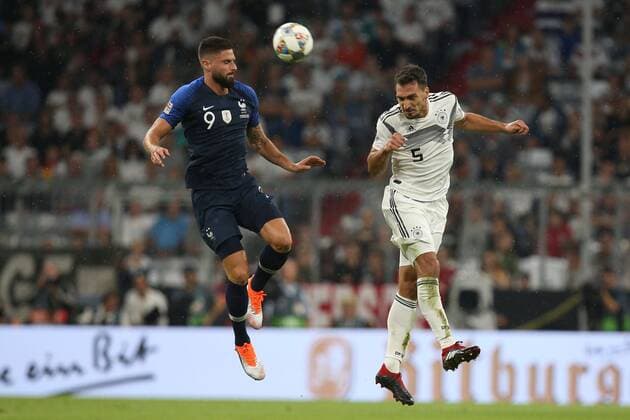l-r: im Zweikampf, Aktion, mit Olivier Giroud 9 (Frankreich) und Mats Hummels 5 (Deutschland), Deutschland vs. Frankreich, Fussball, UEFA Nations League, 06.09.2018, DFB regulations prohibit any use of photographs as image sequences and or quasi-video Muenchen Bayern Deutschland