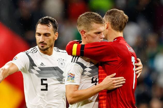 Muenchen, Germany, 06.09.2018, UEFA Nations League, Deutschland - Frankreich Matthias Ginter (GER) und Torwart Manuel Neuer (GER) nach dem Spiel ( DeFodi048
