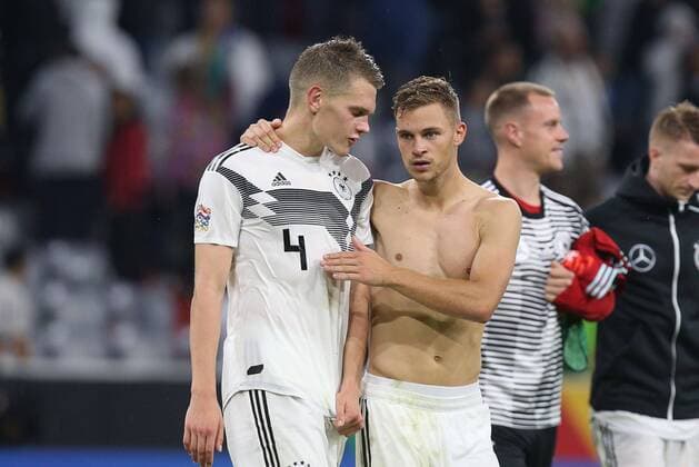 Ehrenrunde, Matthias Ginter 4 (Deutschland), Joshua Kimmich 18 (Deutschland), Deutschland vs. Frankreich, Fussball, UEFA Nations League, 06.09.2018, DFB regulations prohibit any use of photographs as image sequences and or quasi-video Muenchen Bayern Deutschland
