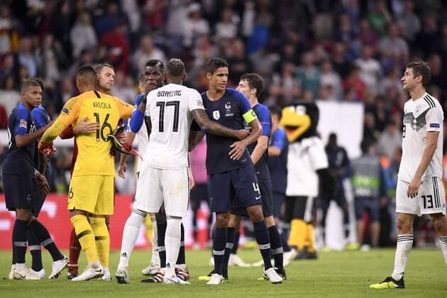 01 MANUEL NEUER (ALL) - 06 PAUL POGBA (FRA) - 04 RAPHAEL VARANE (FRA) - 13 THOMAS MULLER (ALL) - FAIR PLAY FOOTBALL : Allemagne vs France - Ligue des Nations - 06 09 2018 AnthonyBIBARD FEP Panoramic 