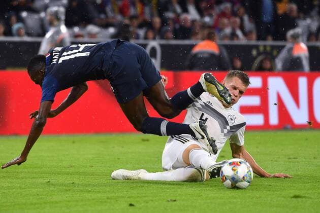 Matthias GINTER (GER), Aktion,Zweikampf gegen Blaise MATUIDI (FRA). Fussball Laenderspiel, Nations League, Deutschland (GER)-Frankreich (FRA) 0-0, am 06.09.2018 in Muencen A L L I A N Z A R E N A, DFB REGULATIONS PROHIBIT ANY USE OF PHOTOGRAPHS AS IMAGE SEQUENCES AND OR QUASI-VIDEO.