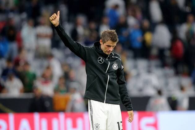 Thomas Mueller ( Deutschland ) mit Daumen nach oben , UEFA Nations League, 2018 19, Deutschland vs. Frankreich, DFB regulations prohibit any use of photographs as image sequences and or quasi-video, Deutschland vs. Frankreich, UEFA Nations League, 2018 19, Fussball, 06.09.2018 Muenchen Copyright: xEIBNER HarryxLangerx EP_HLR