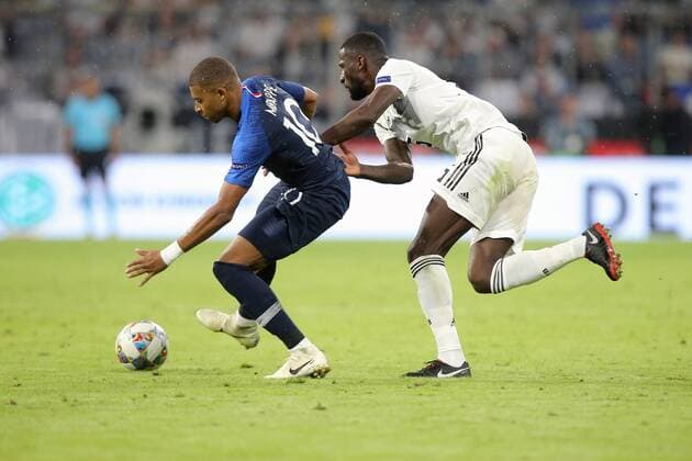 Kylian Mbappe ( Frankreich ) Antonio Ruediger ( Deutschland ) , UEFA Nations League, 2018 19, Deutschland vs. Frankreich, DFB regulations prohibit any use of photographs as image sequences and or quasi-video, Deutschland vs. Frankreich, UEFA Nations League, 2018 19, Fussball, 06.09.2018 Muenchen Copyright: xEIBNER HarryxLangerx EP_HLR