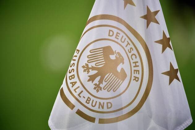 Sport Bilder des Tages allgemein,Randmotiv,Feature:DFB Wappen,Emblem auf der Eckfahne. Fussball Laenderspiel, Nations League, Deutschland (GER)-Frankreich (FRA) 0-0, am 06.09.2018 in Muenchen A L L I A N Z A R E N A, DFB REGULATIONS PROHIBIT ANY USE OF PHOTOGRAPHS AS IMAGE SEQUENCES AND OR QUASI-VIDEO.