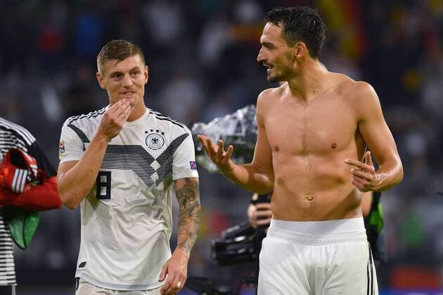 v.re:Matts HUMMELS (GER), Toni KROOS (GER) nach Spielende, Aktion. Fussball Laenderspiel, Nations League, Deutschland (GER)-Frankreich (FRA) 0-0, am 06.09.2018 in Muenchen A L L I A N Z A R E N A, DFB REGULATIONS PROHIBIT ANY USE OF PHOTOGRAPHS AS IMAGE SEQUENCES AND OR QUASI-VIDEO.