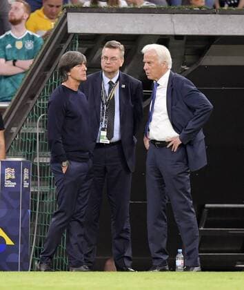 06.09.2018, Fussball, UEFA Nations-League 2018 2019, 1.Spieltag in München in der Allianz-Arena: Deutschland - Frankreich. v.li: Bundestrainer Joachim Löw (Deutschland), DFB-Präsident Reinhard Grindel, Reiner Holzschuh (Kicker). DFB and DFL regulations prohibit any use of photographs as image sequences and or quasi-video.