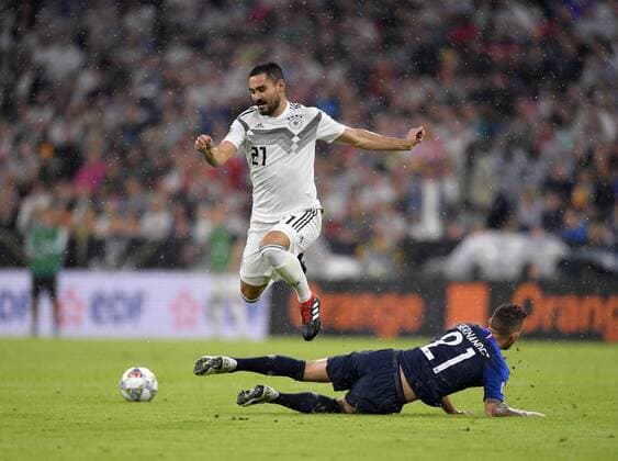 06.09.2018, Fussball, UEFA Nations-League 2018 2019, 1.Spieltag in München in der Allianz-Arena: Deutschland - Frankreich. v.li: Ilkay Gündogan (Deutschland) gegen Lucas Hernandez (Frankreich). DFB and DFL regulations prohibit any use of photographs as image sequences and or quasi-video.