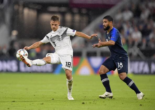 06.09.2018, Fussball, UEFA Nations-League 2018 2019, 1.Spieltag in München in der Allianz-Arena: Deutschland - Frankreich. v.li: Joshua Kimmich (Deutschland) gegen Nabil Fekir (Frankreich). DFB and DFL regulations prohibit any use of photographs as image sequences and or quasi-video.