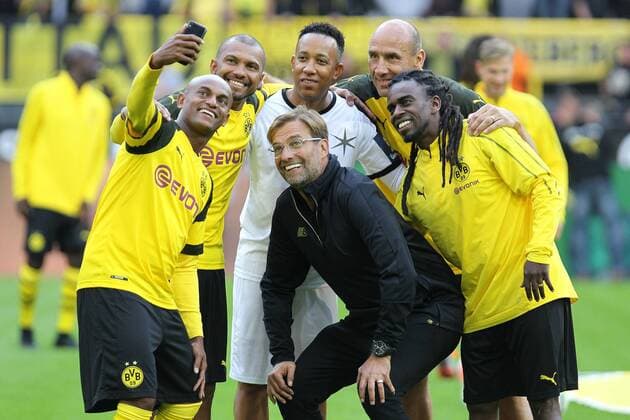 Sport Bilder des Tages Abschiedsspiel von Roman Weidenfeller am 07.09.2018 im Signal Iduna Park in Dortmund Evanilson, Jan Koller und Patrick Owomoyela machen ein Selfie mit Jürgen Klopp *** Farewell play by Roman Weidenfeller on 07 09 2018 at the Signal Iduna Park in Dortmund Evanilson Jan Koller and Patrick Owomoyela take a selfie with Jürgen Klopp MH
