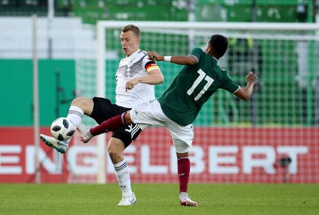 Deutschland, Fürth, Sportpark Ronhof Thomas Sommer, 07.09.2018, Fussball - Laenderspiel - Deutschland U 21 - Mexiko U 21 Bild: v. lk. Lukas Klostermann (Deutschland, 3) und Ulises Cardona (Mexiko, 11) DFB REGULATIONS PROHIBIT ANY USE OF PHOTOGRAPHS AS IMAGE SEQUENCES AND OR QUASI-VIDEO. Copyright: HMBxMedia xHeikoxBecker