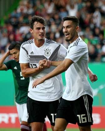 Deutschland, Fürth, Sportpark Ronhof Thomas Sommer, 07.09.2018, Fussball - Laenderspiel - Deutschland U 21 - Mexiko U 21 Bild: v. lk. Torschütze Janni Serra (Deutschland, 13) und Suat Serdar (Deutschland, 6) bejubeln das 1:0 DFB REGULATIONS PROHIBIT ANY USE OF PHOTOGRAPHS AS IMAGE SEQUENCES AND OR QUASI-VIDEO. Copyright: HMBxMedia xHeikoxBecker