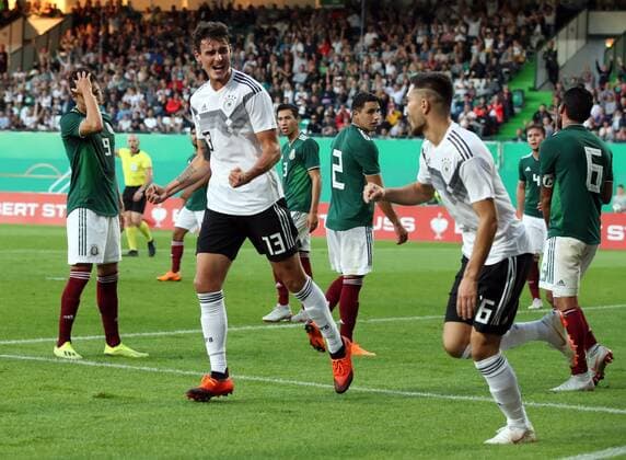 07.09.2018 - Fussball - Testspiel Freundschaftsspiel - Länderspiel - Deutschland - Mexiko - U21 U 21 - DaMa - DFB regulations prohibit any use of photographs as image sequences and or quasi-video Jubel Freude Torjubel nach Tor zum 1:0 - Janni Serra (13, Deutschland U21 ) Suat Serdar (16, Deutschland U21 ) jubelt freut sich - Torschütze: Janni Serra (13, Deutschland U21 )