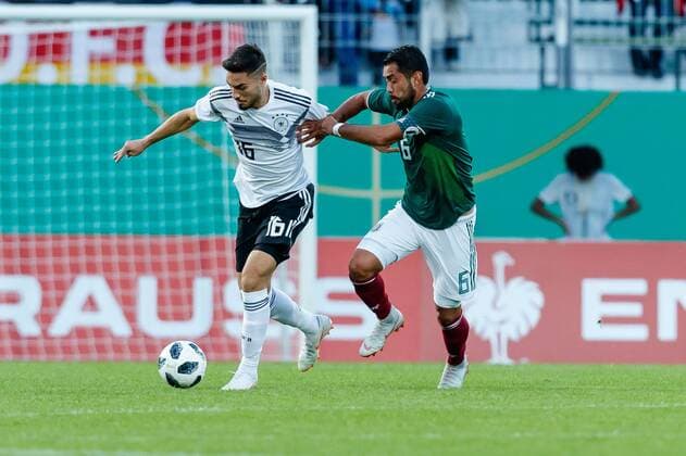 Fuerth, Germany, 07.09.2018, Freundschaftsspiel U 21, Deutschland - Mexiko Suat Serdar (GER) und Jose Esquivel (MEX) im Zweikampf ( DeFodi048