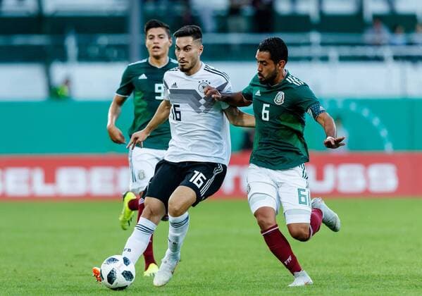 Fuerth, Germany, 07.09.2018, Freundschaftsspiel U 21, Deutschland - Mexiko Suat Serdar (GER) und Jose Esquivel (MEX) im Zweikampf ( DeFodi048