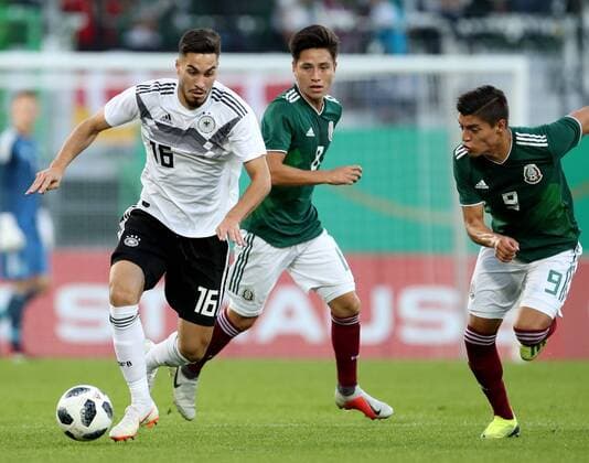 Deutschland, Fürth, Sportpark Ronhof Thomas Sommer, 07.09.2018, Fussball - Laenderspiel - Deutschland U 21 - Mexiko U 21 Bild: v. lk. Suat Serdar (Deutschland, 6), Oscar Macias (Mexiko, 8) und Ronaldo Cisneros (Mexiko, 9) DFB REGULATIONS PROHIBIT ANY USE OF PHOTOGRAPHS AS IMAGE SEQUENCES AND OR QUASI-VIDEO. Copyright: HMBxMedia xHeikoxBecker