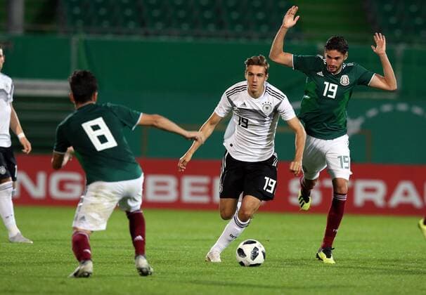 07.09.2018 - Fussball - Testspiel Freundschaftsspiel - Länderspiel - Deutschland - Mexiko - U21 U 21 - DaMa - DFB regulations prohibit any use of photographs as image sequences and or quasi-video Oscar Macias (8, Mexico Mexico U21 ) Florian Neuhaus (19, Deutschland U21 ) Paolo Yrizar (19, Mexico Mexico U21 )