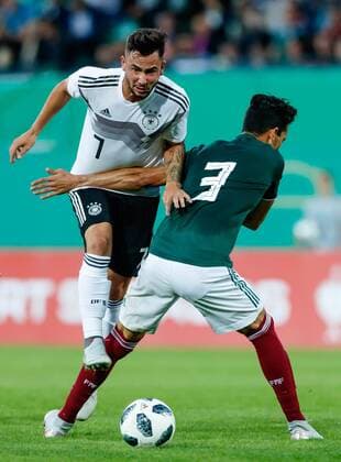 Fuerth, Germany, 07.09.2018, Freundschaftsspiel U 21, Deutschland - Mexiko Marco Richter (GER) und Ismael Govea (MEX) im Zweikampf ( DeFodi048