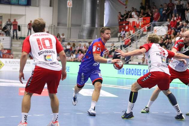 Martin Strobel (HBW Balingen-Weilstetten 15) im Angriff gegen Fabian Huesmann (ASV Hamm-Westfalen 3)(rechts) , ASV Hamm-Westfalen vs HBW Balingen-Weilstetten, Handball, 2. Bundesliga, 07.09.2018, ASV Hamm-Westfalen vs HBW Balingen-Weilstetten, Handball, 2. Bundesliga, 07.09.2018 Hamm Copyright: xEIBNER JanxStrohdiekx EP_JSK