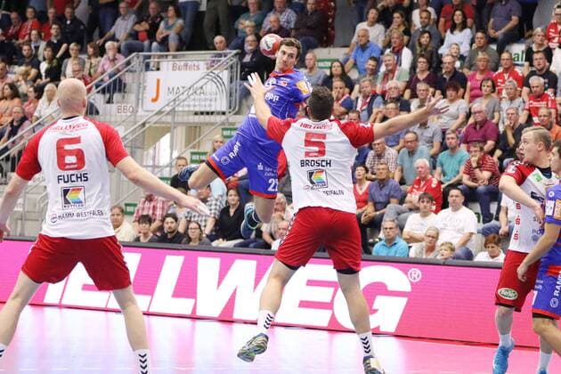 Jona Schoch (HBW Balingen-Weilstetten 22) gegen Jan Brosch (ASV Hamm-Westfalen 5)(vorne), ASV Hamm-Westfalen vs HBW Balingen-Weilstetten, Handball, 2. Bundesliga, 07.09.2018, ASV Hamm-Westfalen vs HBW Balingen-Weilstetten, Handball, 2. Bundesliga, 07.09.2018 Hamm Copyright: xEIBNER JanxStrohdiekx EP_JSK