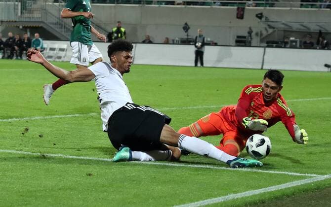 07.09.2018 - Fussball - Testspiel Freundschaftsspiel - Länderspiel - Deutschland - Mexiko - U21 U 21 - DaMa - DFB regulations prohibit any use of photographs as image sequences and or quasi-video Aaron Seydel (9, Deutschland U21 ) Angel Malagon (12, Mexico Mexico U21 ) prallen zusammen