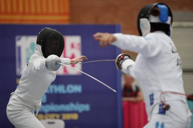 Argentine Ayelen Zapata (R) fights with the Russian Liudmila Tebekina (L) during the women s relay fencing event of the Modern pentathlon moderner Fünfkampf World Championship WM Weltmeisterschaft in Mexico City, Mexico, 07 September 2018. Modern Pentathlon World Championships in Mexico !ACHTUNG: NUR REDAKTIONELLE NUTZUNG!  Copyright: xJOSExMENDEZx MEX01 20180907-636719499593877086