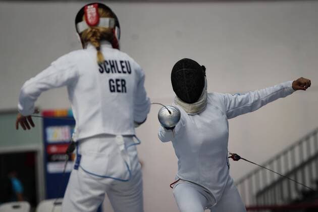 German Annika Schleu (L) fights with Argentina Pamela Zapata (R) during the women s relay fencing event of the Modern pentathlon moderner Fünfkampf World Championship WM Weltmeisterschaft in Mexico City, Mexico, 07 September 2018. Modern Pentathlon World Championships in Mexico !ACHTUNG: NUR REDAKTIONELLE NUTZUNG!  Copyright: xJOSExMENDEZx MEX01 20180907-636719499641064589