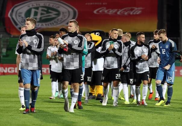 07.09.2018 - Fussball - Testspiel Freundschaftsspiel - Länderspiel - Deutschland - Mexiko - U21 U 21 - DaMa - DFB regulations prohibit any use of photographs as image sequences and or quasi-video Freude Jubel nach Spielende - deutsche Mannschaft Team bedankt sich bei Zuschauer Publikum Fans