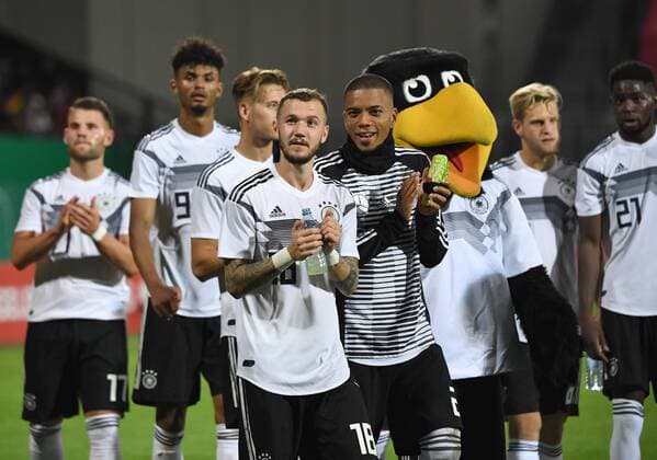 Fussball, Herren, Saison 2018 19, U 21, Test-Länderspiel in Fürth, Deutschland - Mexiko (3:0), v. l. Marcel Hartel U21 U 21 Deutschland), Benjamin Heinrichs (U21, Deutschland), Jubel nach dem Abpfiff, 07.09.2018, Copyright: xMatthiasxKochx