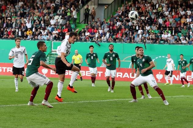07.09.2018 - Fussball - Testspiel Freundschaftsspiel - Länderspiel - Deutschland - Mexiko - U21 U 21 - DaMa - DFB regulations prohibit any use of photographs as image sequences and or quasi-video Janni Serra (13, Deutschland U21 ) mit Kopfball