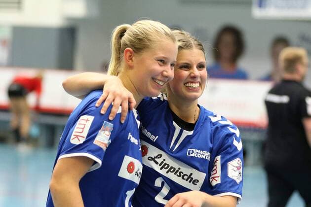 Siegesjubel bei Kamila Kordovska (HSG Blomberg-Lippe 11) und Kira Schnack (HSG Blomberg-Lippe 2)(rechts), HSG Blomberg-Lippe vs HSG Bad Wildungen Vipers, Handball, 1. Frauen Bundesliga, 08.09.2018, HSG Blomberg-Lippe vs HSG Bad Wildungen Vipers, Handball, 1. Bundesliga Frauen, 08.09.2018 Blomberg Copyright: xEIBNER JanxStrohdiekx EP_JSK
